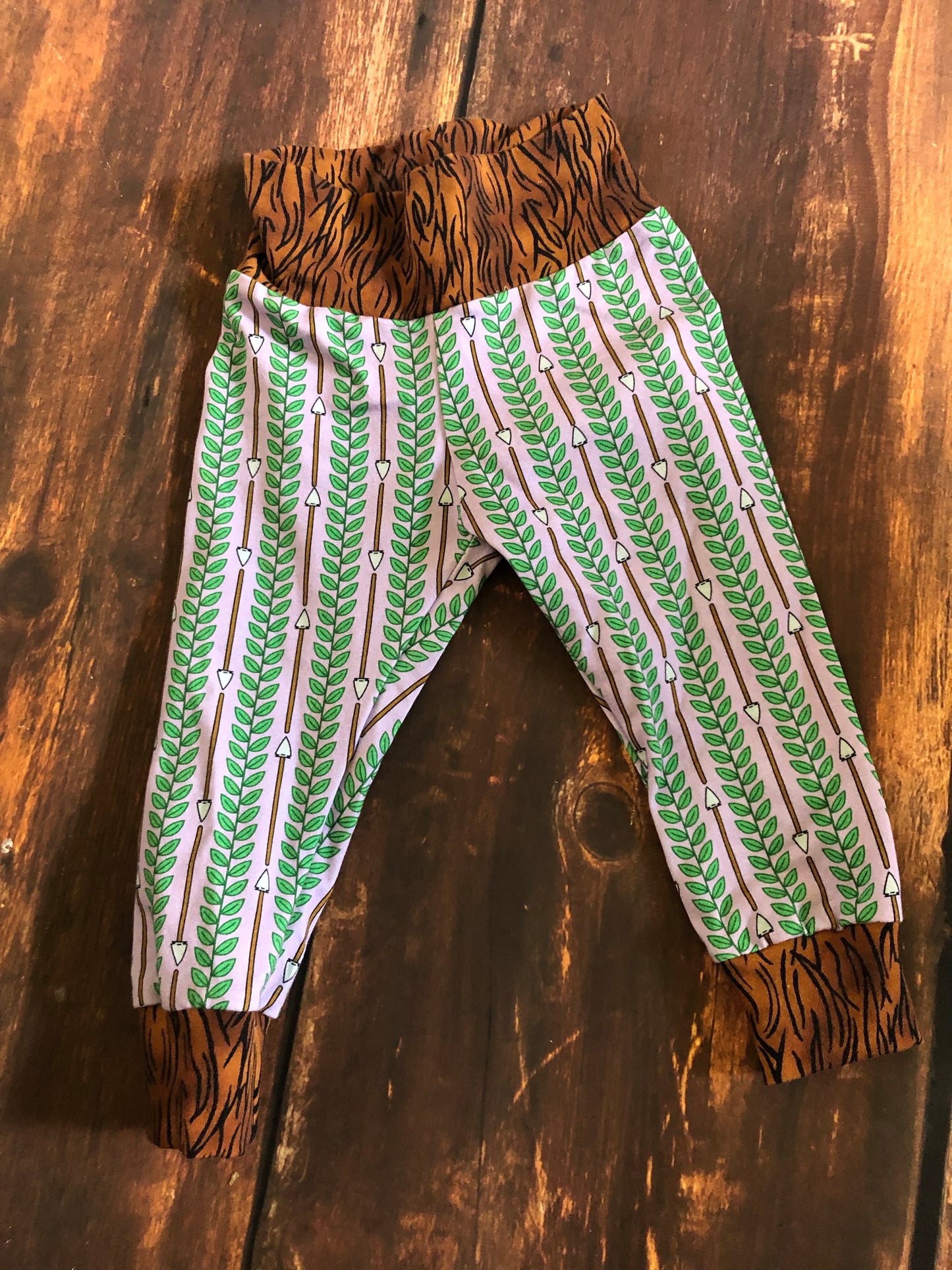 9/12 lavender arrow/fur leggings